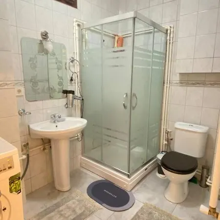 Apartman Ortakoy'de Bogaza Yakin Bahceli Genis 3+1 Daire Isztambul