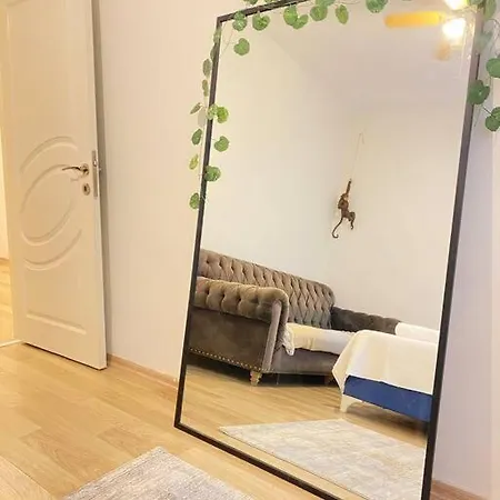 Apartman Ortakoy'de Bogaza Yakin Bahceli Genis 3+1 Daire Isztambul