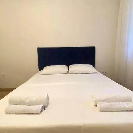 Apartman Ortakoy'de Bogaza Yakin Bahceli Genis 3+1 Daire