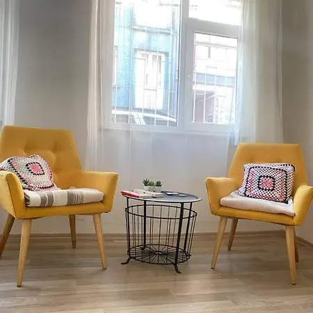 Ortakoy'de Bogaza Yakin Bahceli Genis 3+1 Daire Apartman